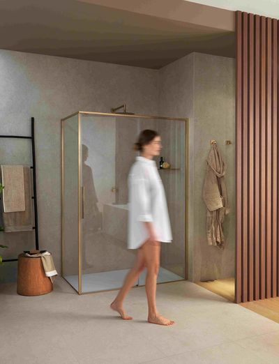 Novellini potencia la personalización con los acabados Coloratissimi en Riga y Frame