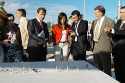 La Ministra de Vivienda en la presentación de la nueva placa de forjado Artplack