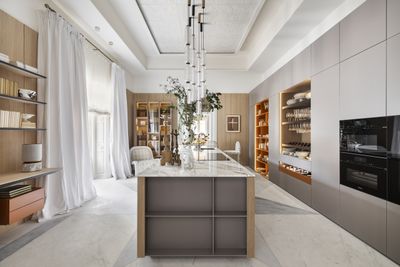 Levantina Group impone su sello en Casa Decor 2024 con piedra sostenible y diseño innovador